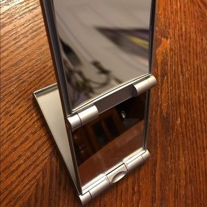 Quality Press Up Silver Double Mirror Compact! 1 Mirror & 1 Magnifying Mirror.